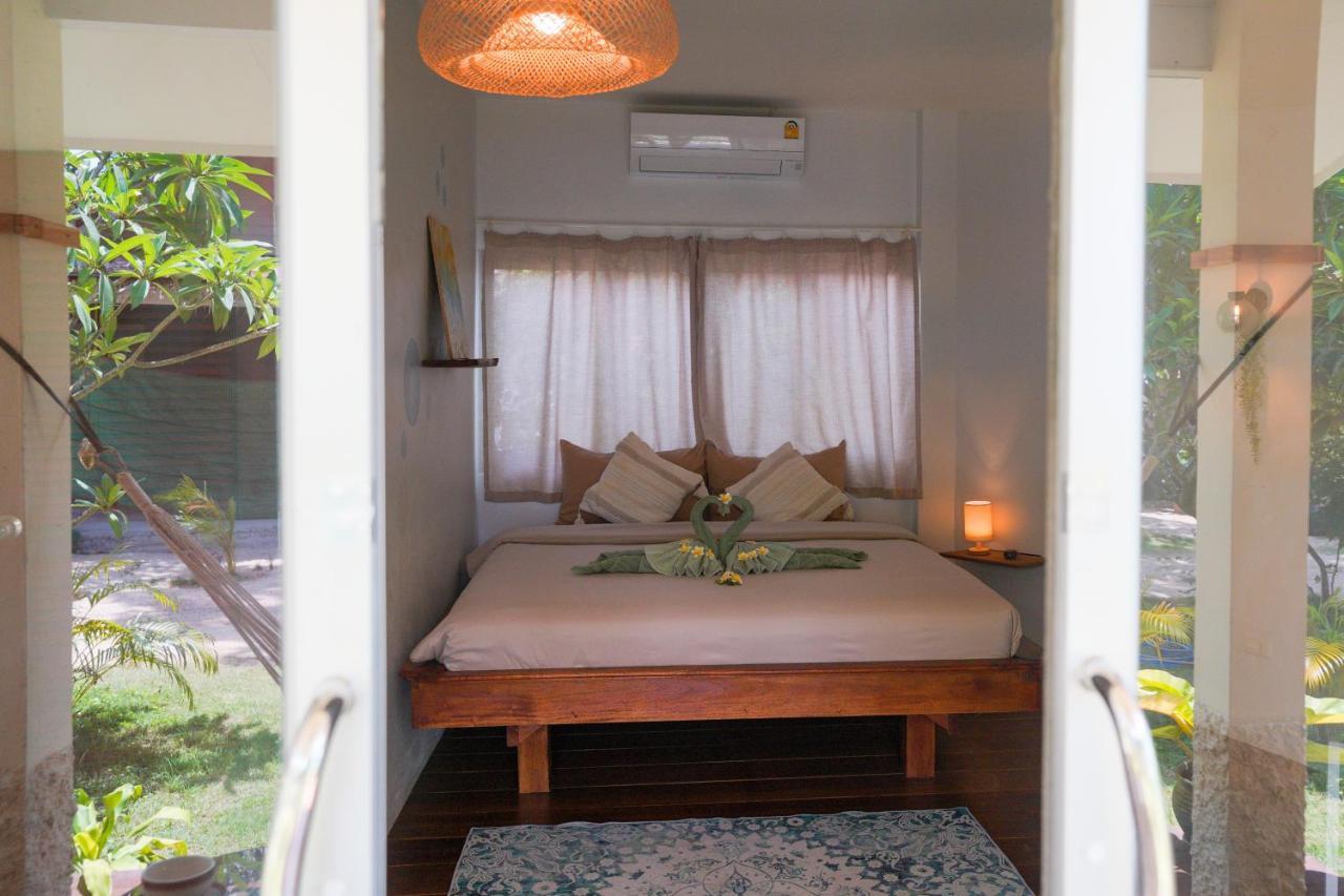 Ocean Vibes Hotel Thongsala Exterior foto